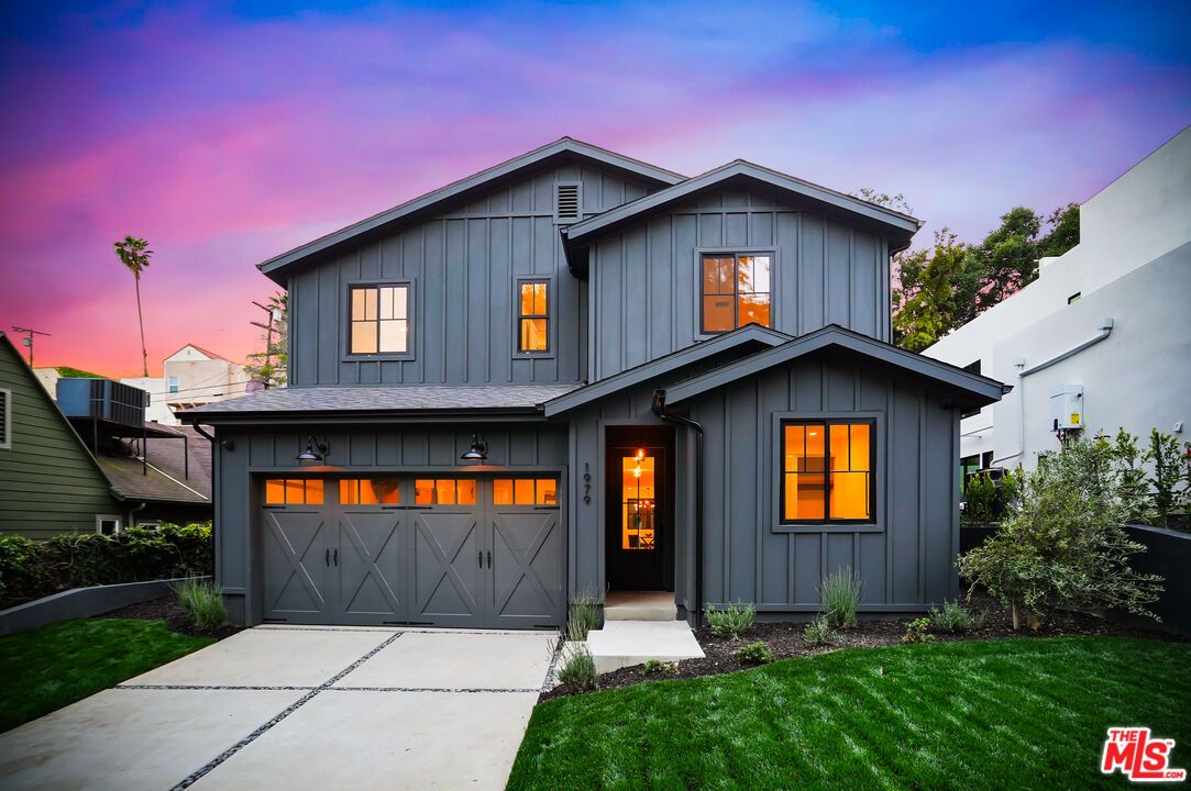 Attached, Exterior, Facade, Farmhouse