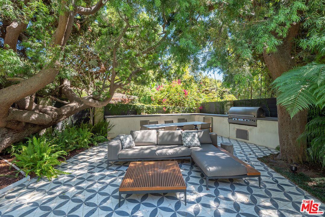 Exterior, Outdoor Kitchen