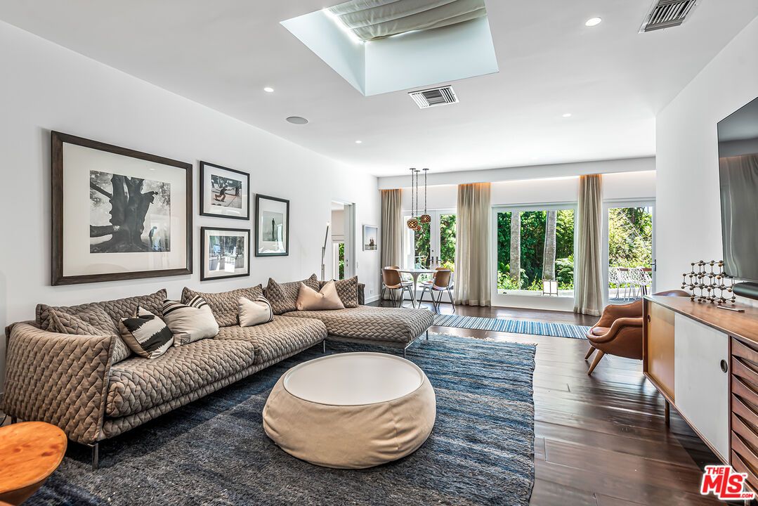 Dining room, Interior, Living room, Pendant Lights, Recessed Lighting, Wood Texture Flooring
