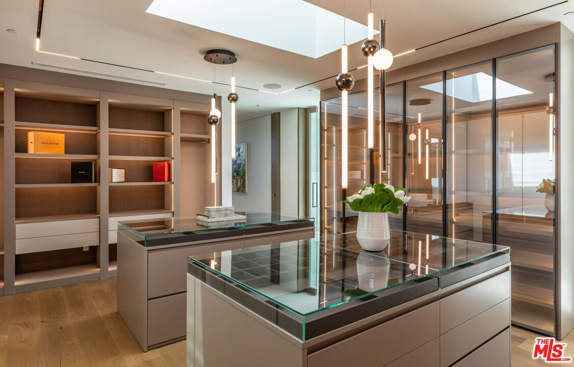 Interior, Pendant Lights, Recessed Lighting, Wood Texture Flooring