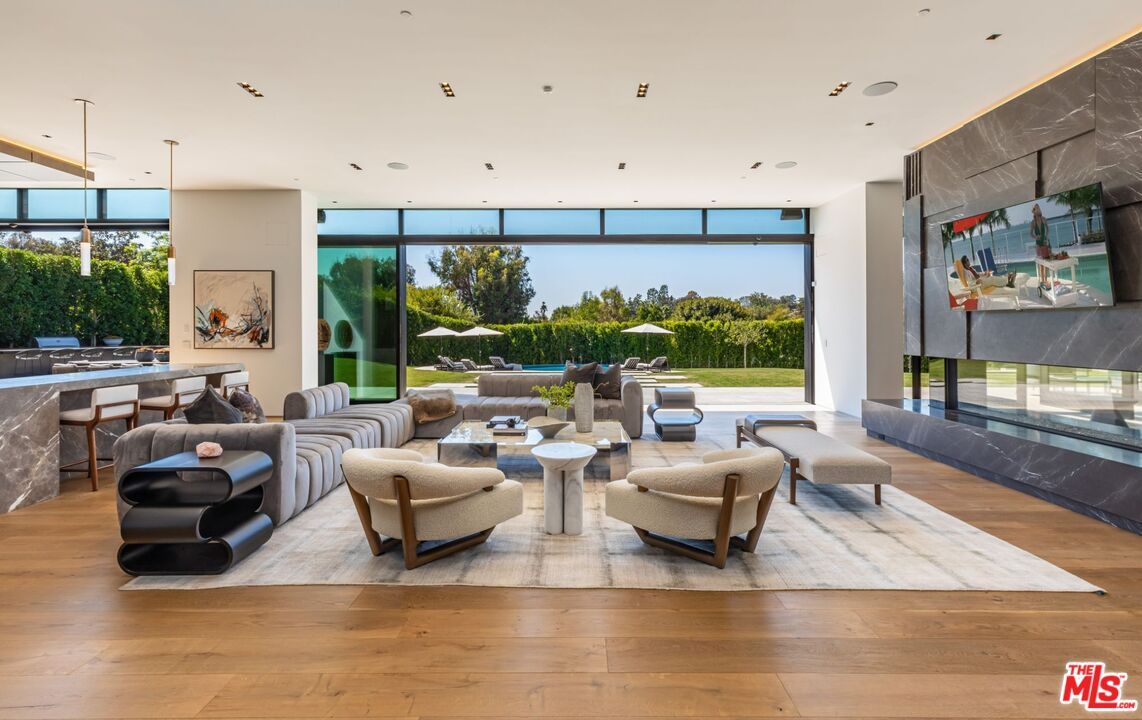 Interior, Living room, Pendant Lights, Recessed Lighting, Wood Texture Flooring