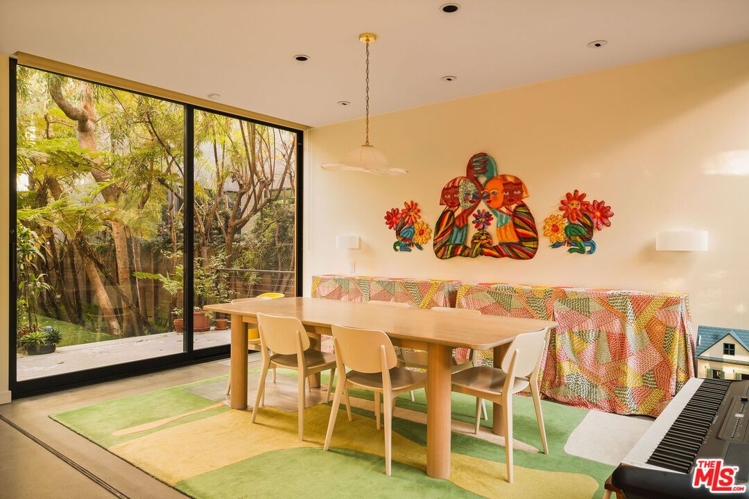 Dining room, Interior, Pendant Lights, Piano, Recessed Lighting