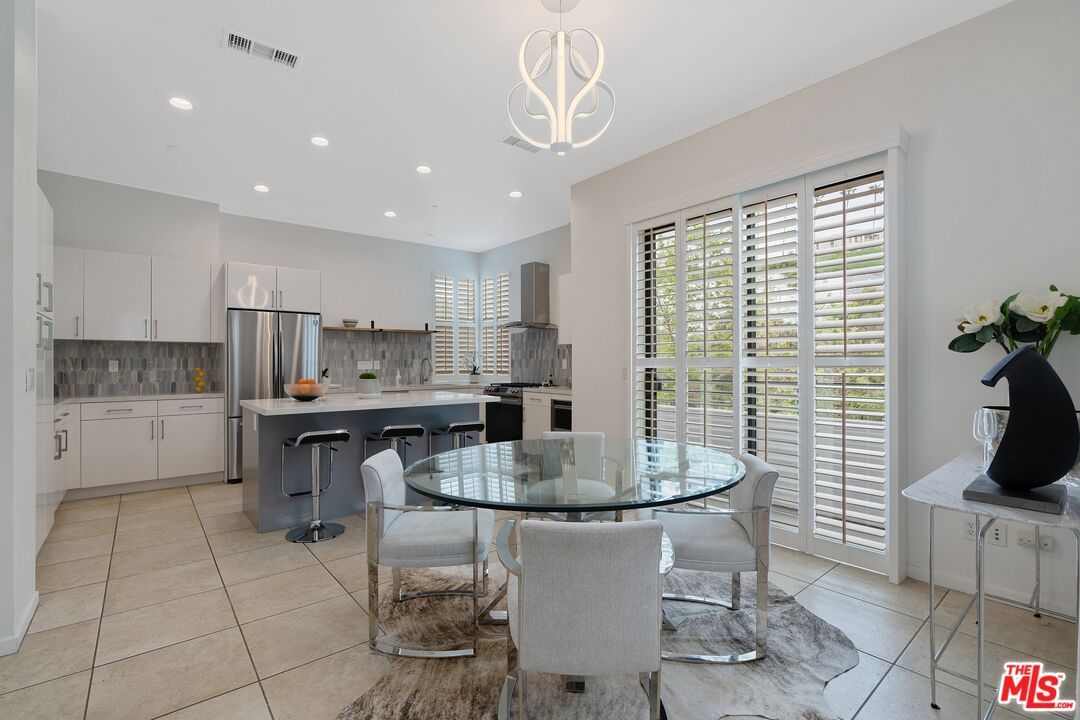 Dining room, Interior, Kitchen, Pendant Lights, Recessed Lighting, Stainless Steel Appliances