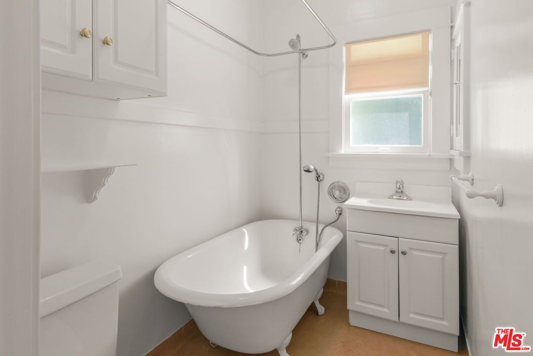 Bathroom, Free Standing Baths, Interior