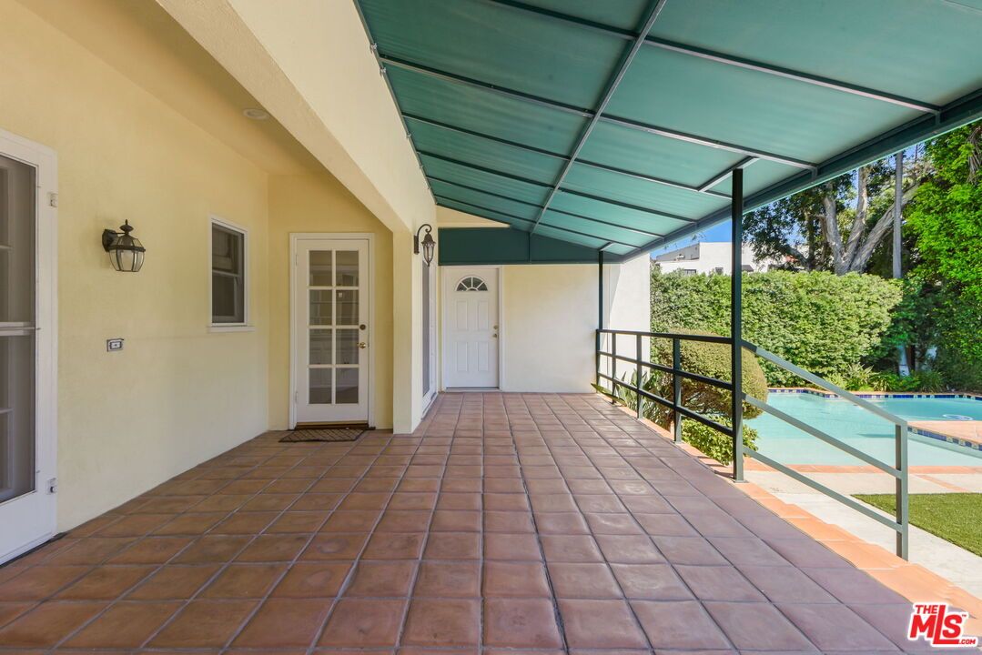 Exterior, Pool