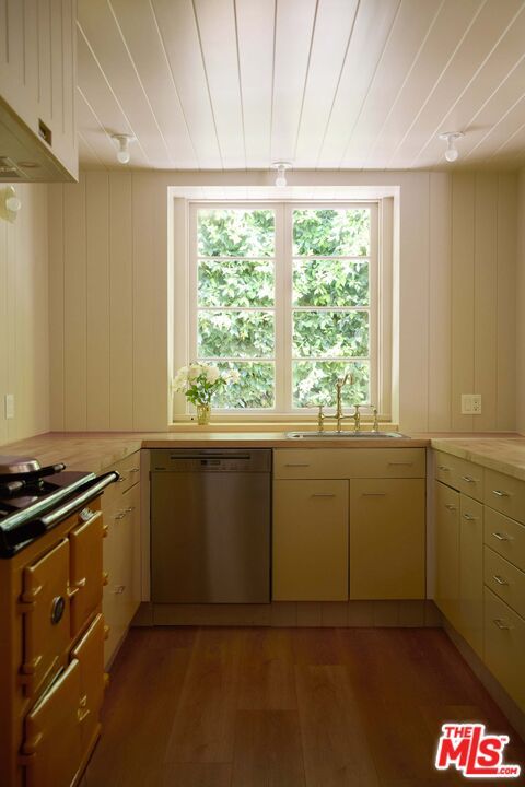 Interior, Kitchen, Stainless Steel Appliances, Wood Texture Flooring