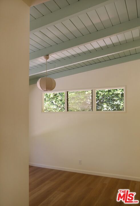 Interior, Pendant Lights, Wood Texture Flooring