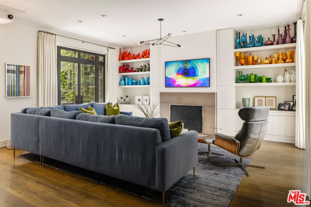 Fireplace, Interior, Living room, Pendant Lights, Recessed Lighting, Wood Texture Flooring