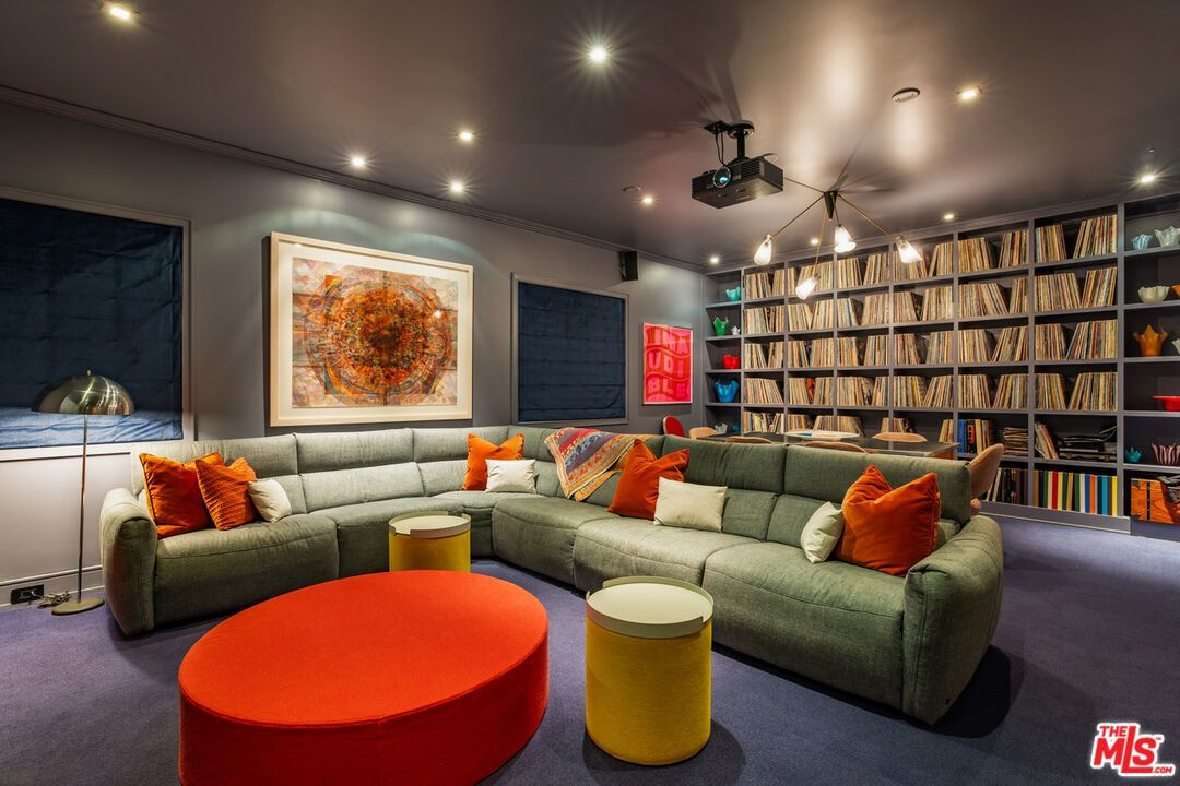 Interior, Living room, Pendant Lights, Projection Screen, Recessed Lighting