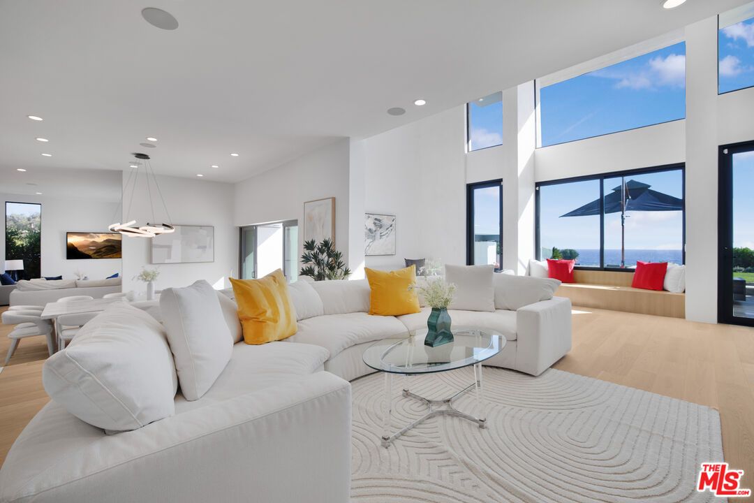 Dining room, Interior, Living room, Pendant Lights, Recessed Lighting, Water, Wood Texture Flooring