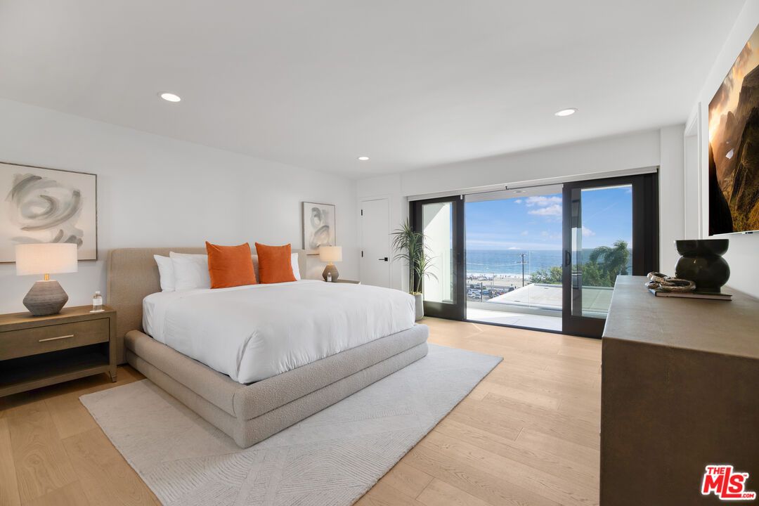 Bedroom, Interior, Recessed Lighting, Water, Wood Texture Flooring