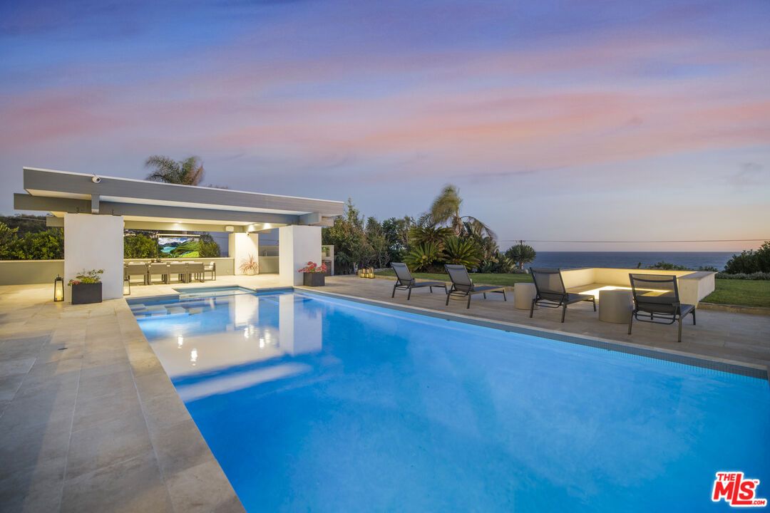 Exterior, Pool, Water