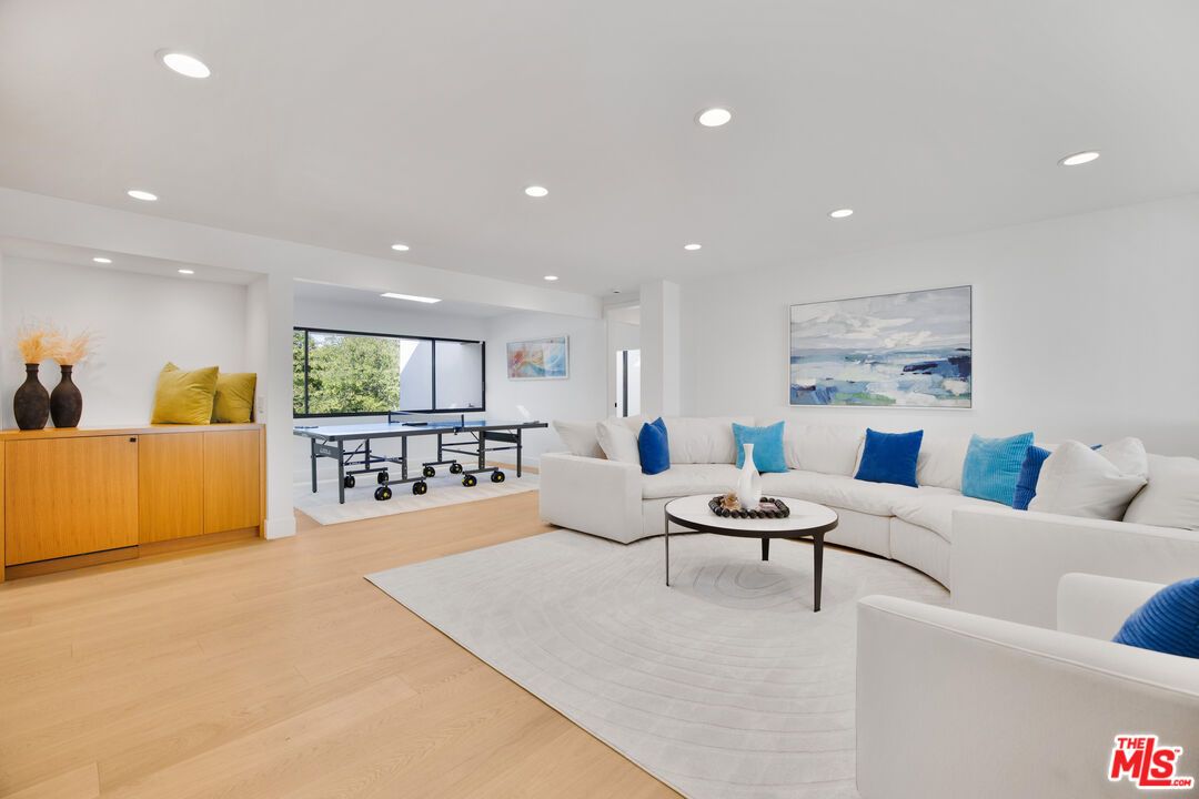 Game Room, Interior, Living room, Recessed Lighting, Wood Texture Flooring