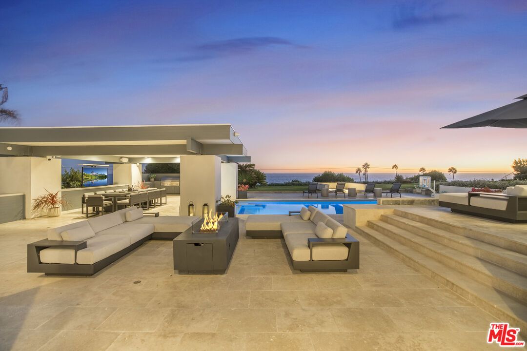 Exterior, Pool, Water