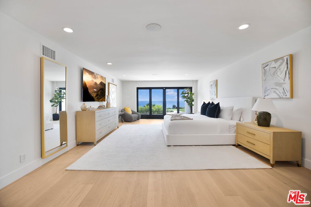 Bedroom, Interior, Recessed Lighting, Water, Wood Texture Flooring