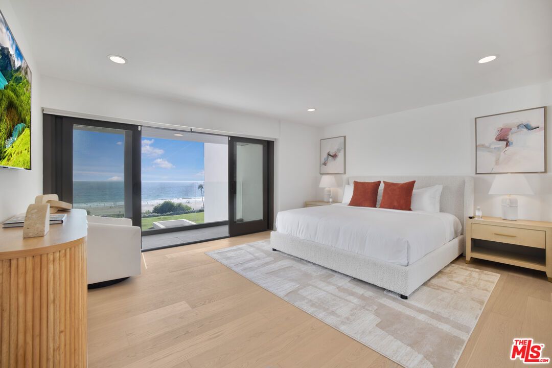 Bedroom, Interior, Recessed Lighting, Water, Wood Texture Flooring