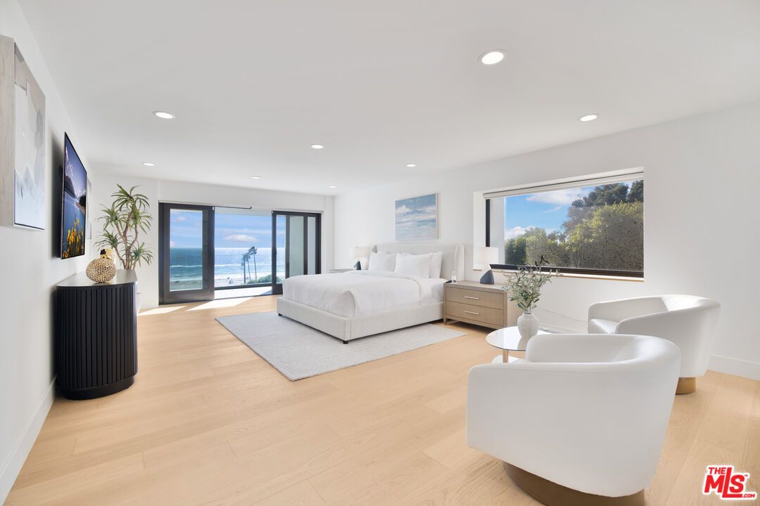 Bedroom, Interior, Recessed Lighting, Water, Wood Texture Flooring