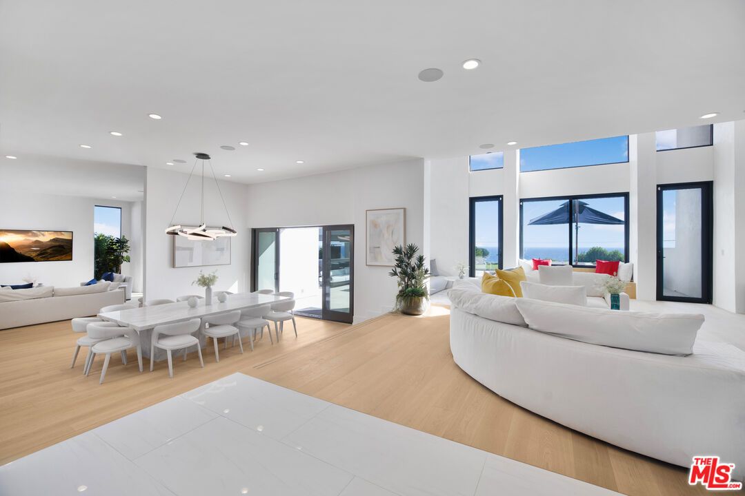 Dining room, Interior, Living room, Pendant Lights, Recessed Lighting, Water, Wood Texture Flooring