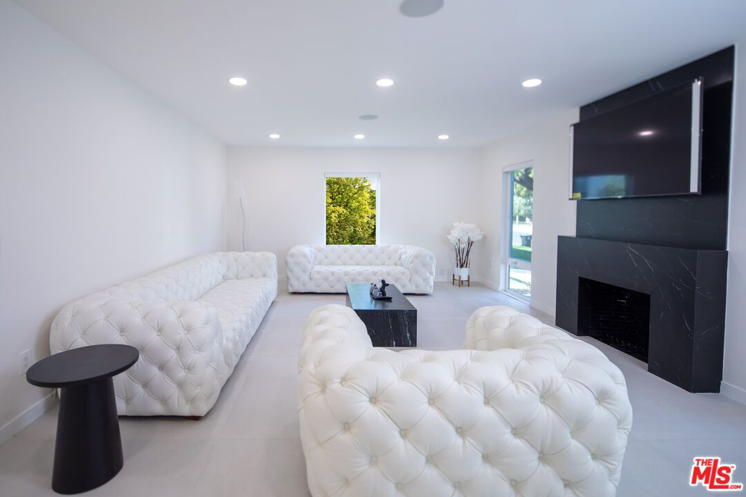 Fireplace, Interior, Living room, Recessed Lighting