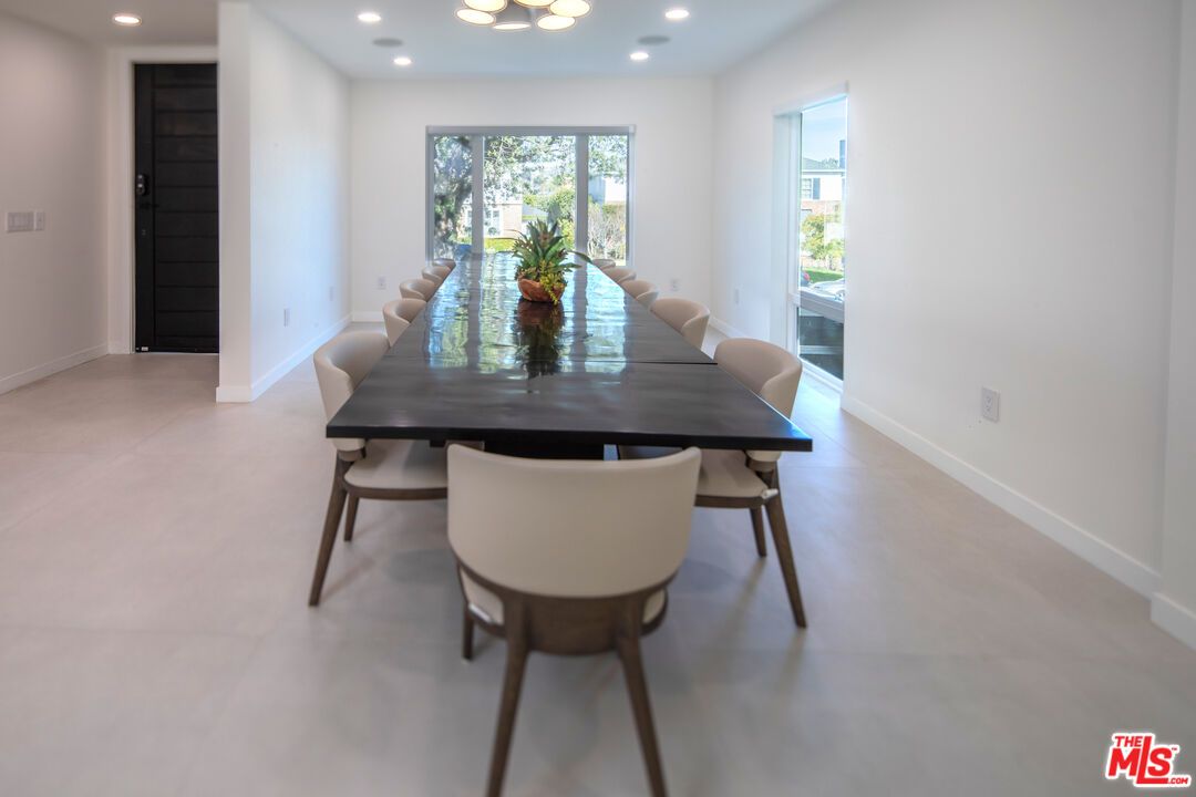 Dining room, Interior, Recessed Lighting