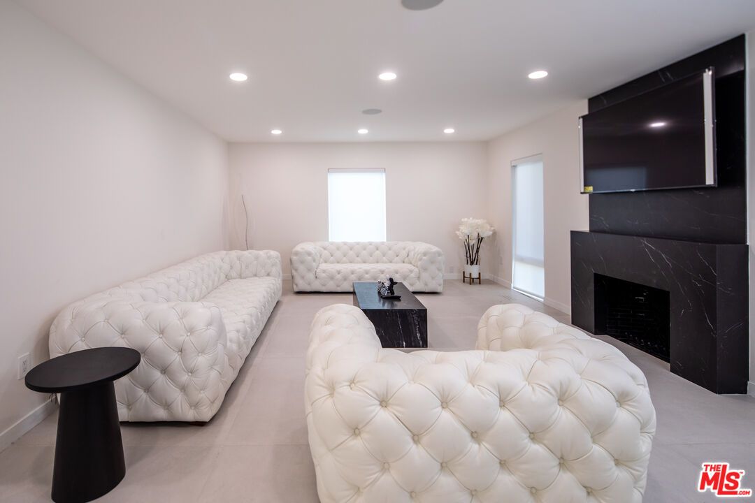Fireplace, Interior, Living room, Recessed Lighting