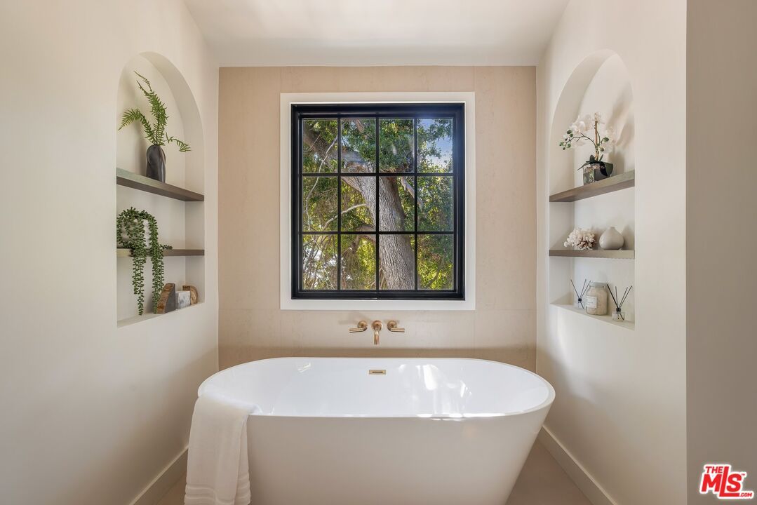 Bathroom, Free Standing Baths, Interior