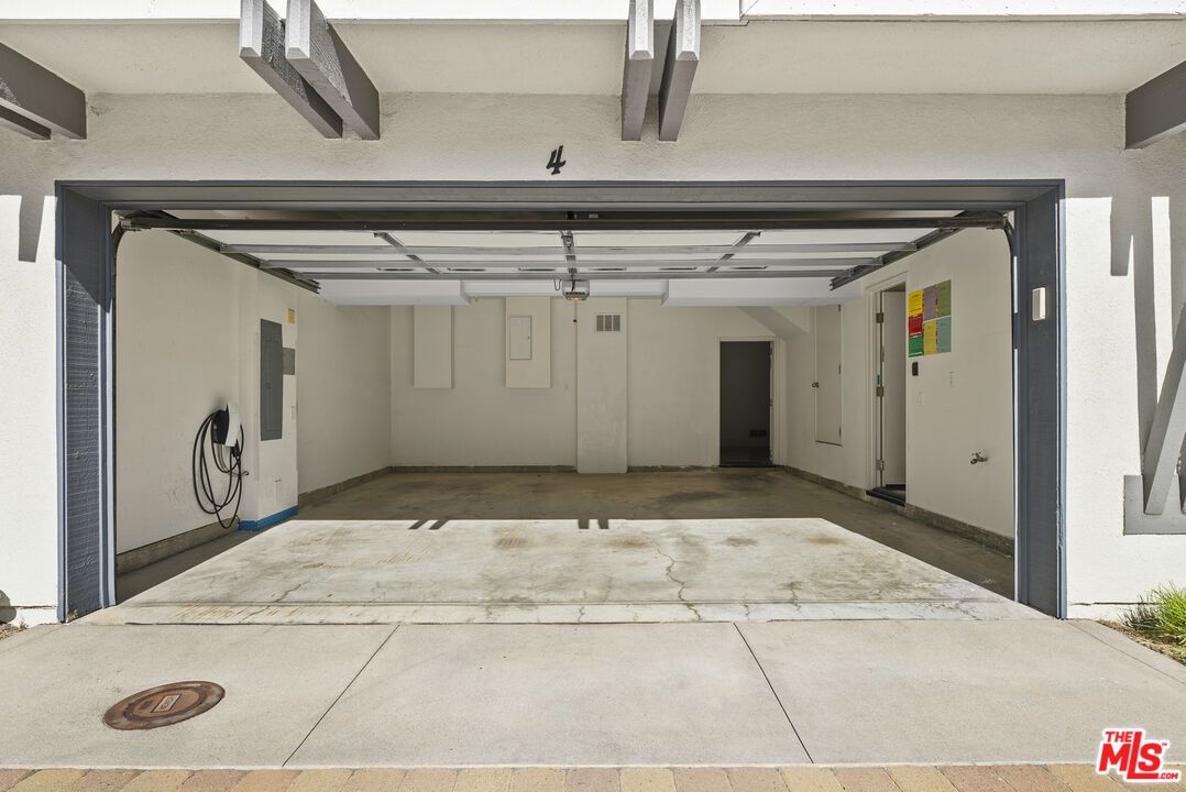 Garage, Interior