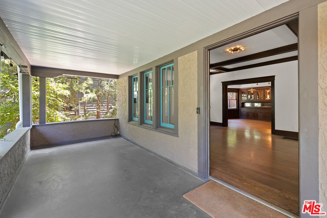 Chandelier, Interior, Wood Texture Flooring
