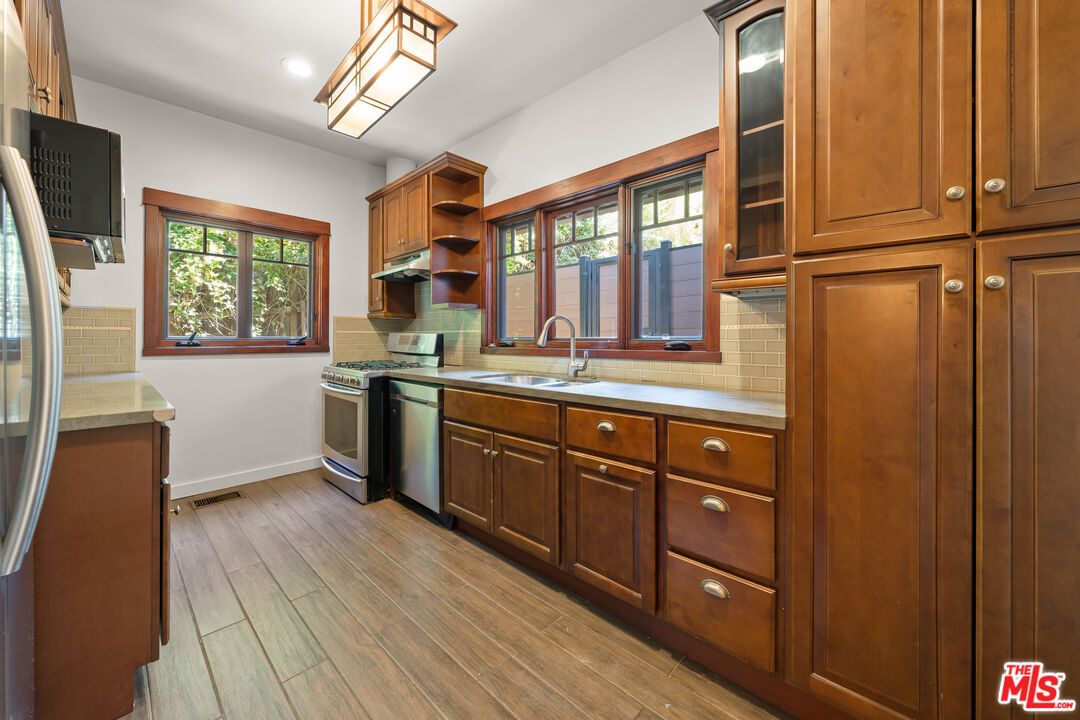 Interior, Kitchen, Recessed Lighting, Wood Texture Flooring