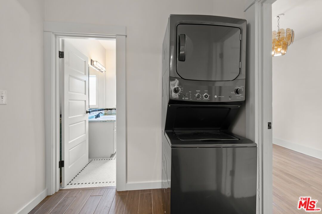Interior, Utility Closets, Washer, Wood Texture Flooring