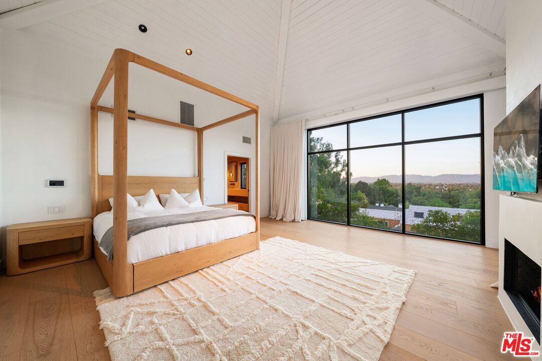 Bedroom, Fireplace, Interior, Recessed Lighting, Wood Texture Flooring