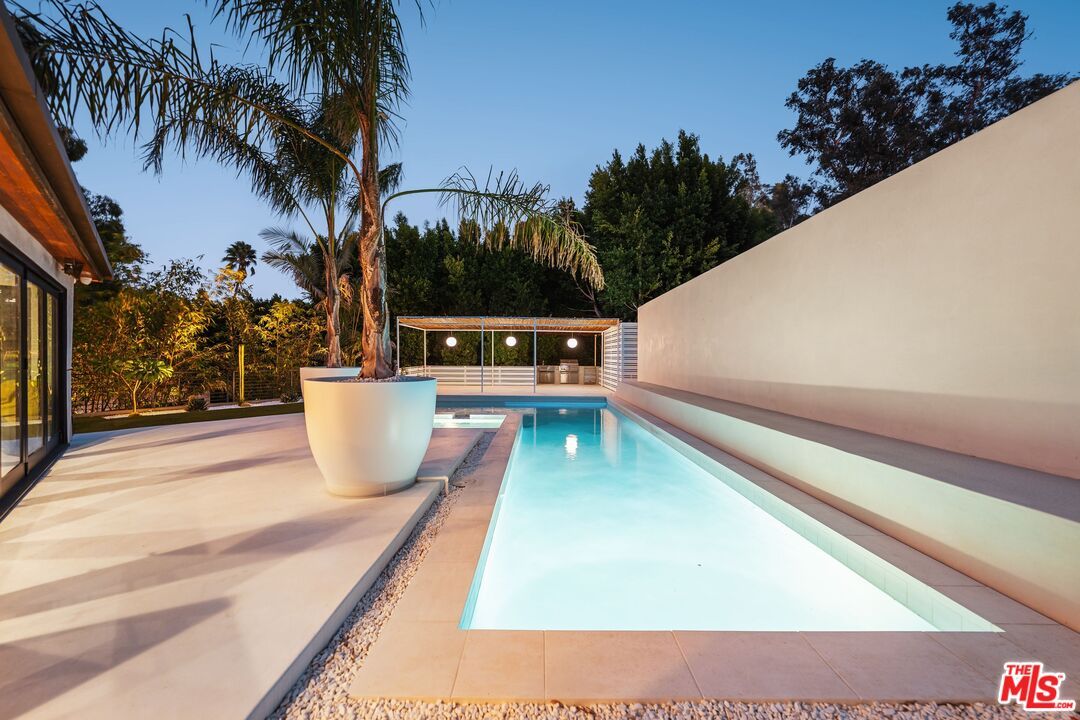 Exterior, Pool, Water