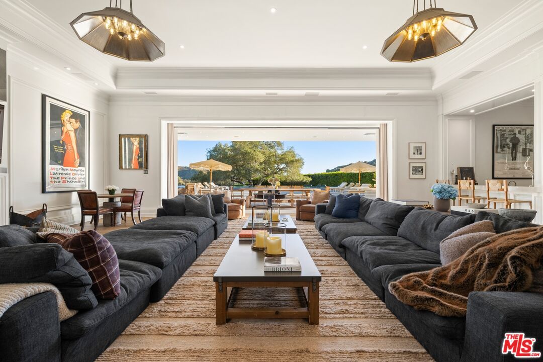 Dining room, Interior, Living room, Recessed Lighting, Wood Texture Flooring