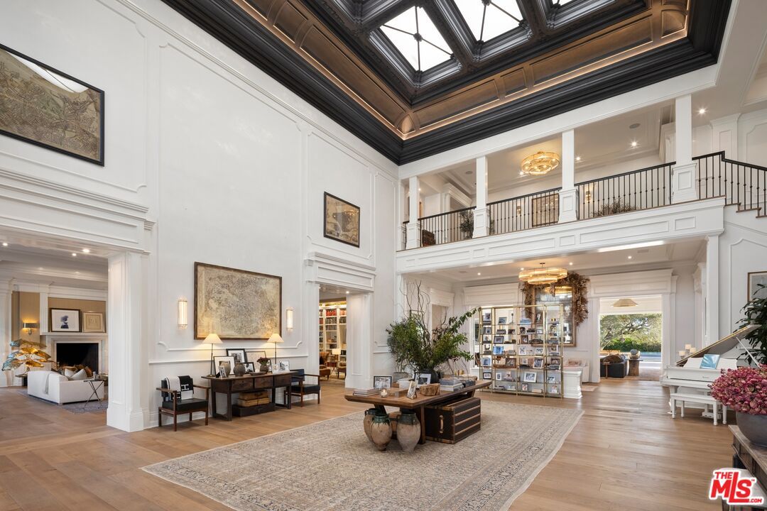 Interior, Living room, Piano, Recessed Lighting, Wood Texture Flooring