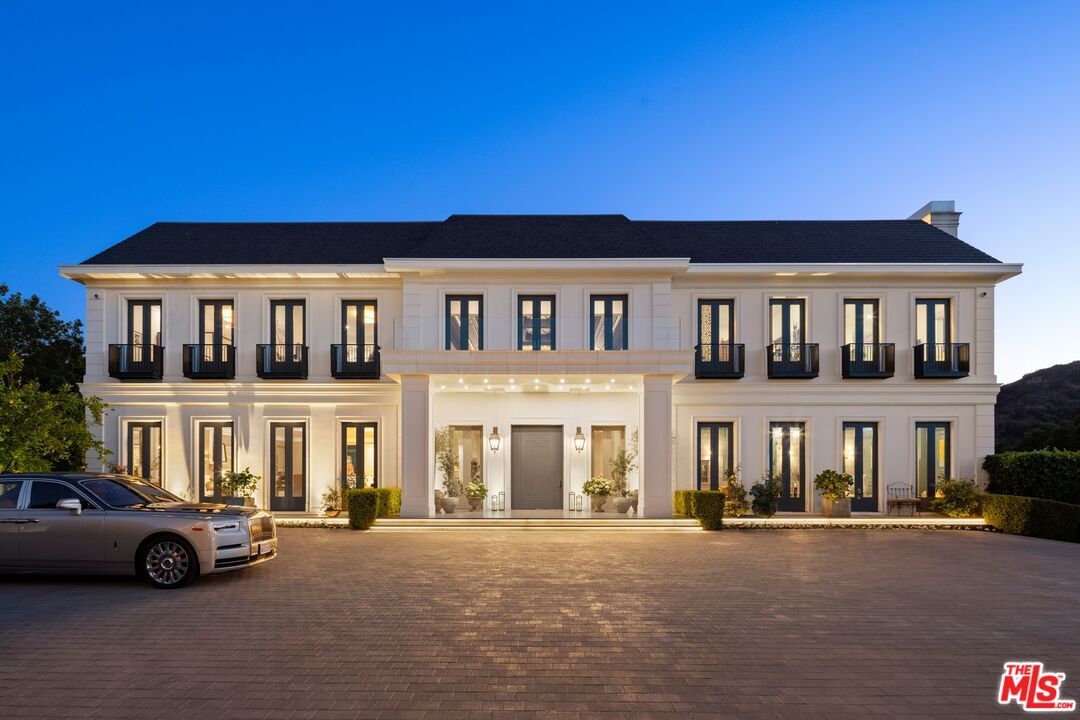 Exterior, Facade, Georgian