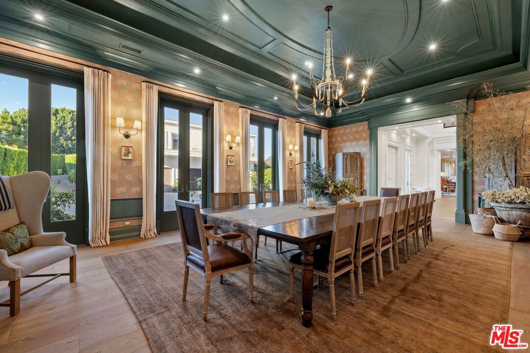 Chandelier, Dining room, Interior, Recessed Lighting, Wood Texture Flooring