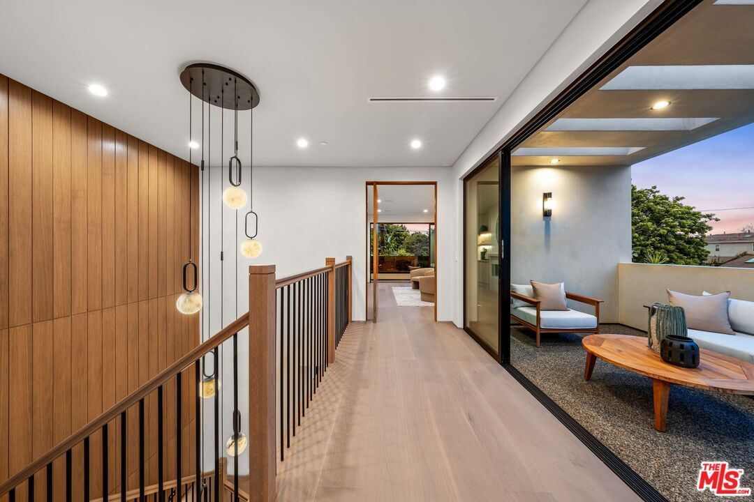 Interior, Pendant Lights, Recessed Lighting, Wood Texture Flooring