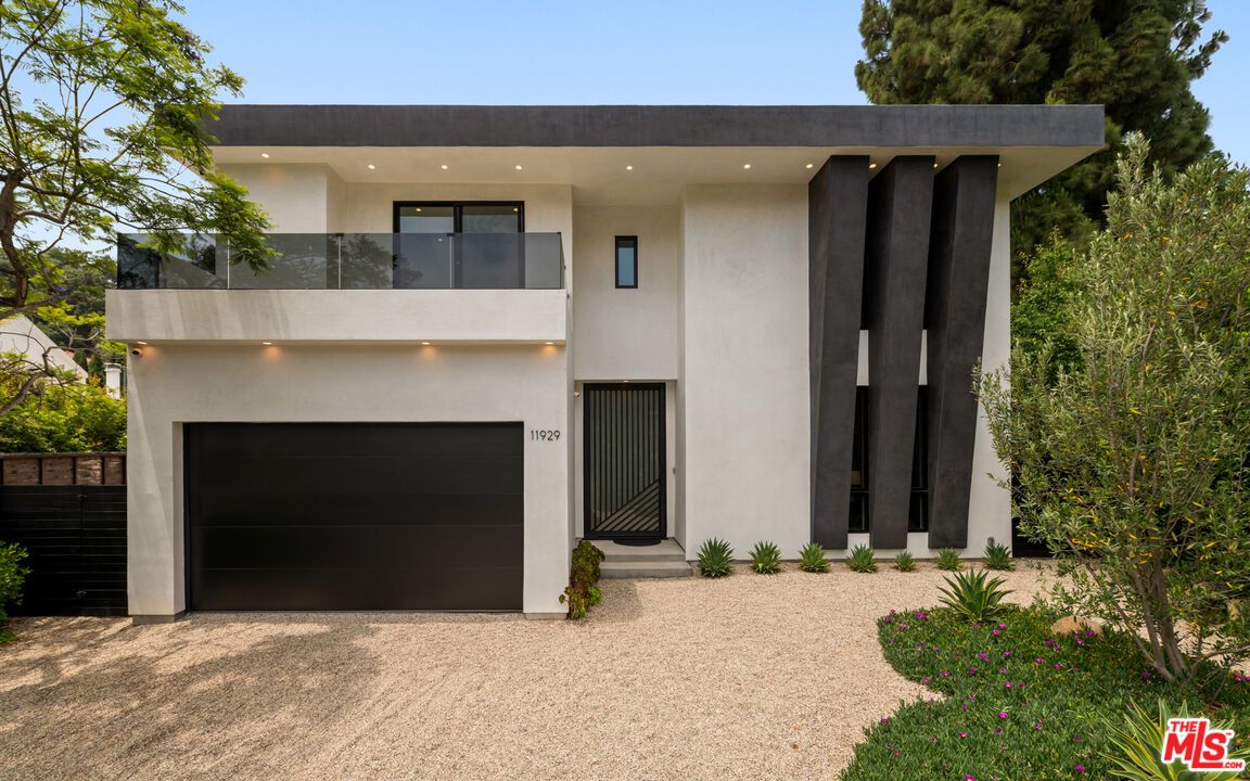 Attached, Exterior, Facade, Modern