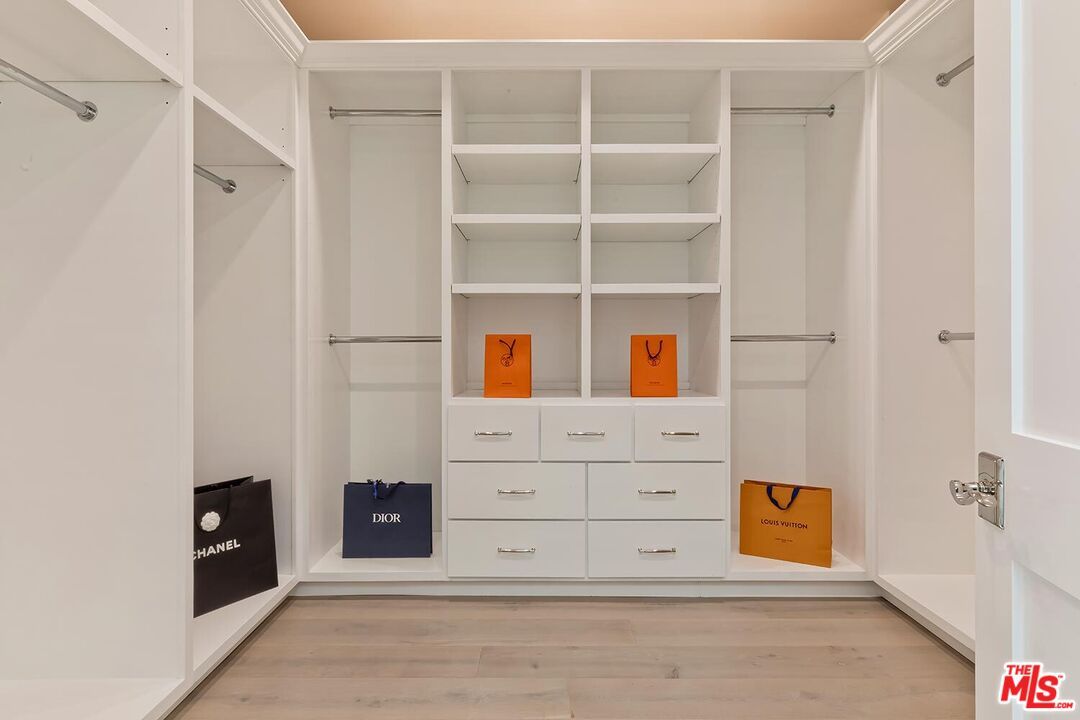 Interior, Walk-in Closets, Wood Texture Flooring