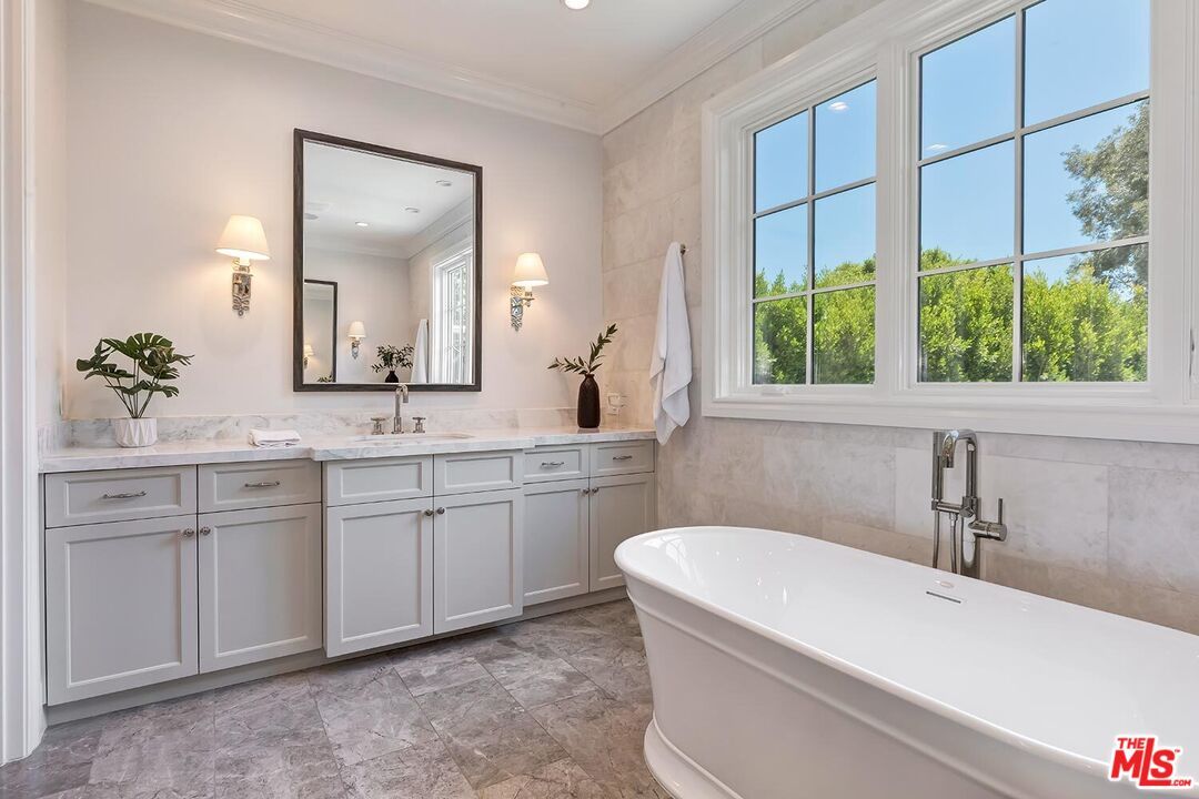 Bathroom, Dual Sink Vanities, Free Standing Baths, Interior, Recessed Lighting