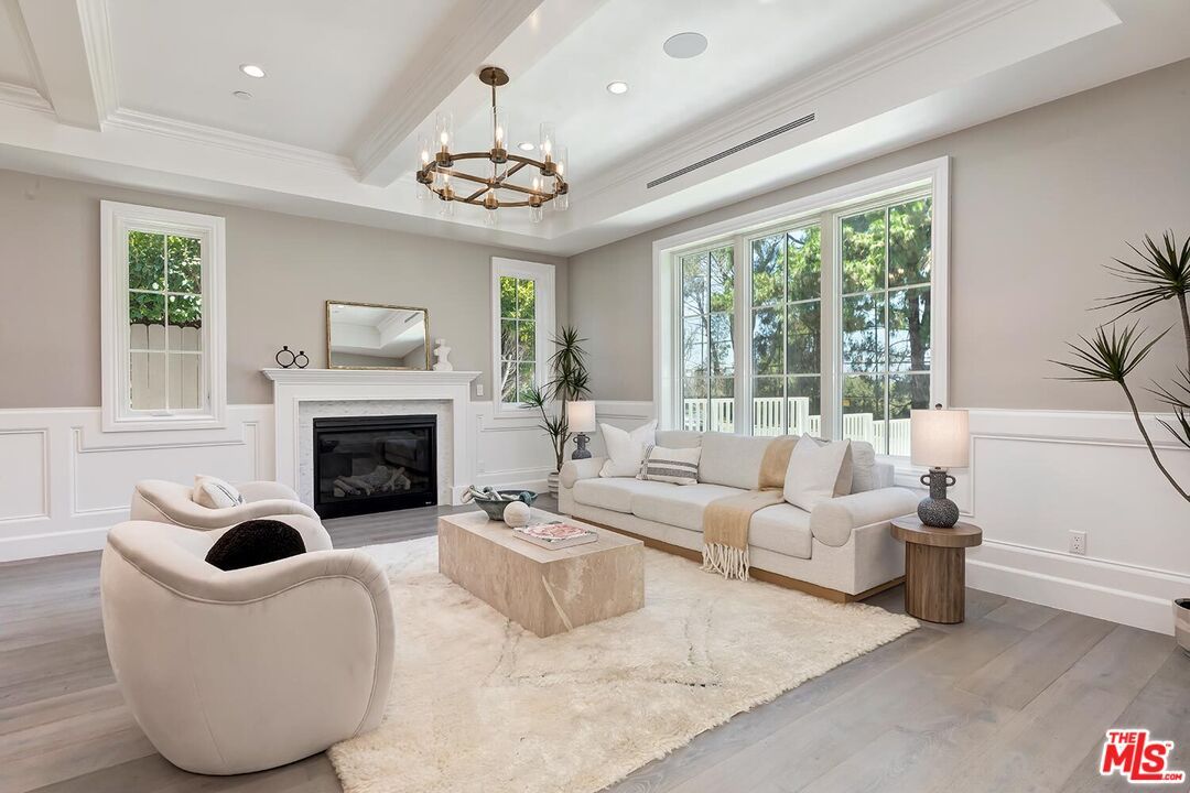 Fireplace, Interior, Living room, Pendant Lights, Recessed Lighting, Wood Texture Flooring