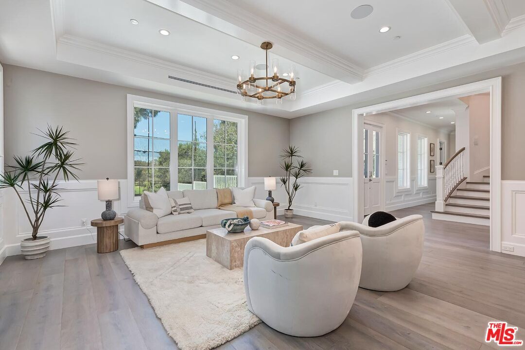 Chandelier, Interior, Living room, Pendant Lights, Recessed Lighting, Wood Texture Flooring