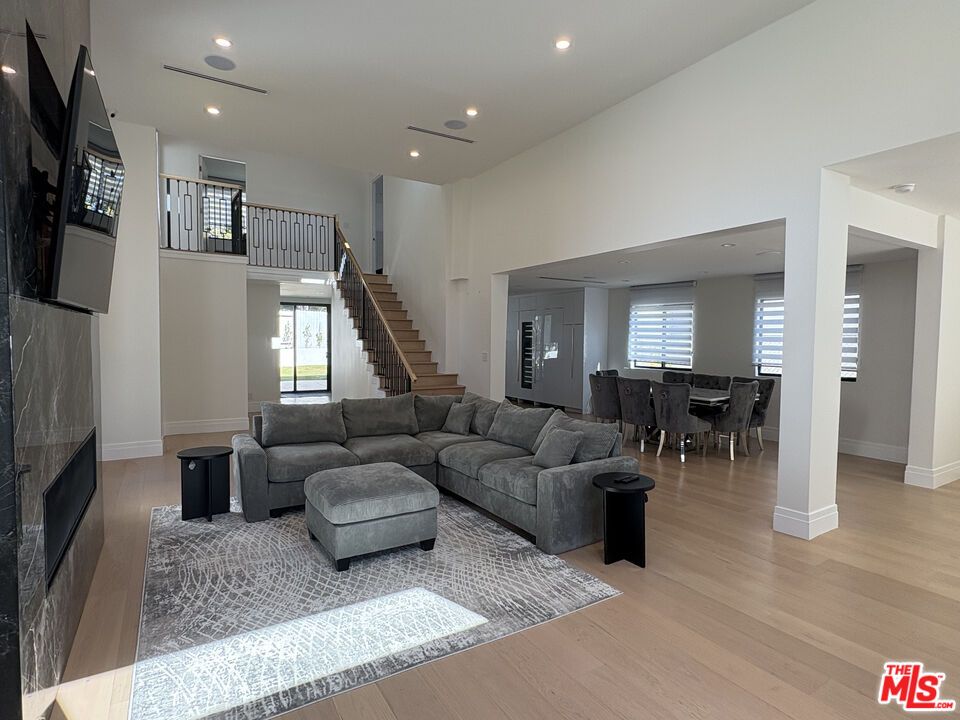 Dining room, Interior, Living room, Recessed Lighting, Wood Texture Flooring