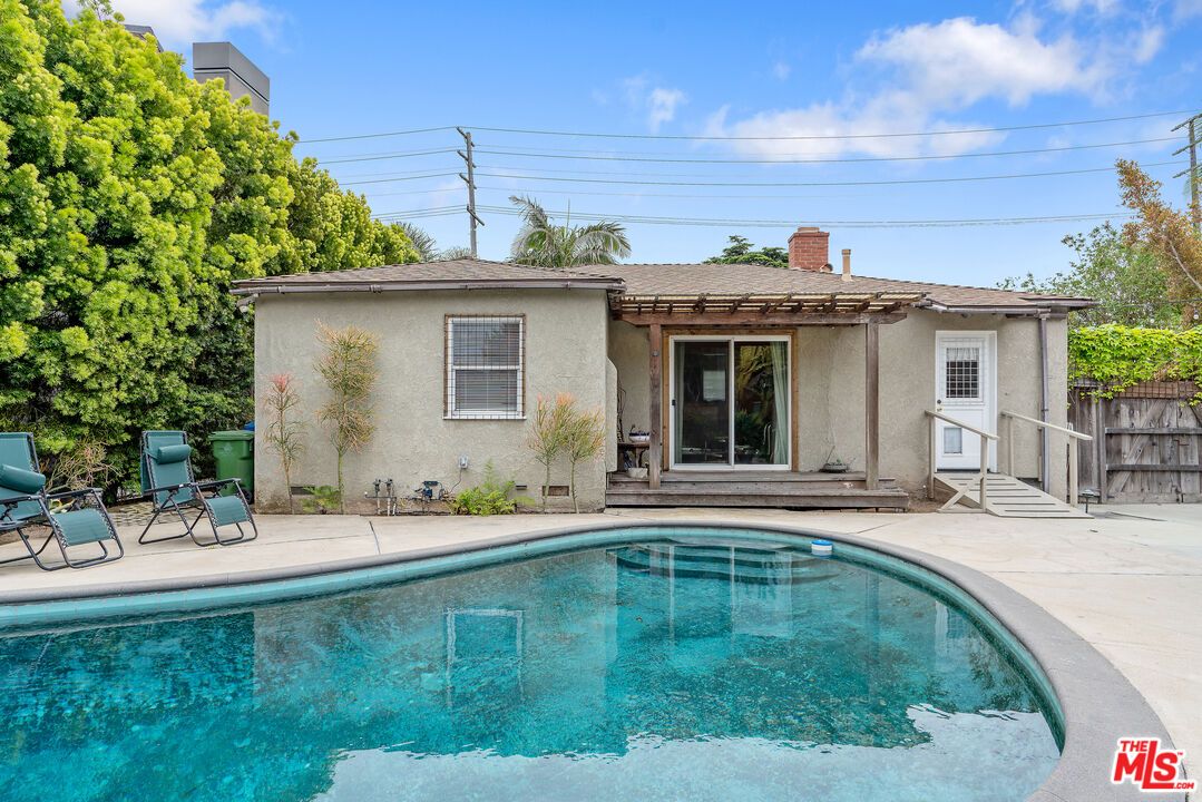 Exterior, Pool