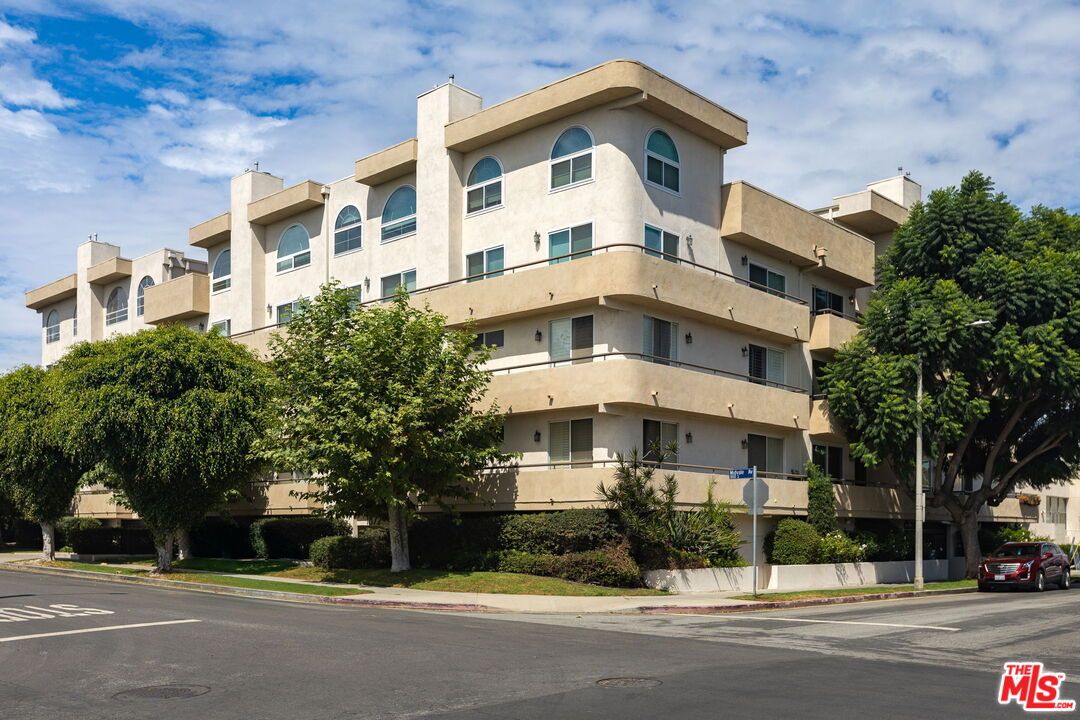 Exterior, Facade, Condo Building