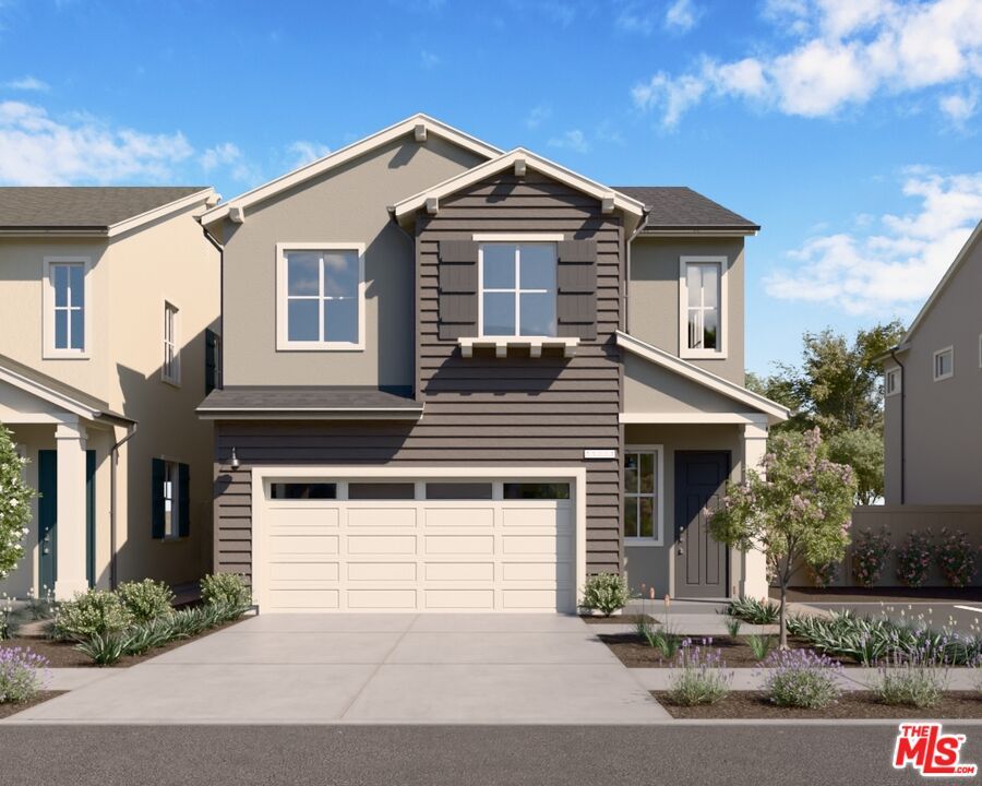 Attached, Exterior, Facade, American Craftsman