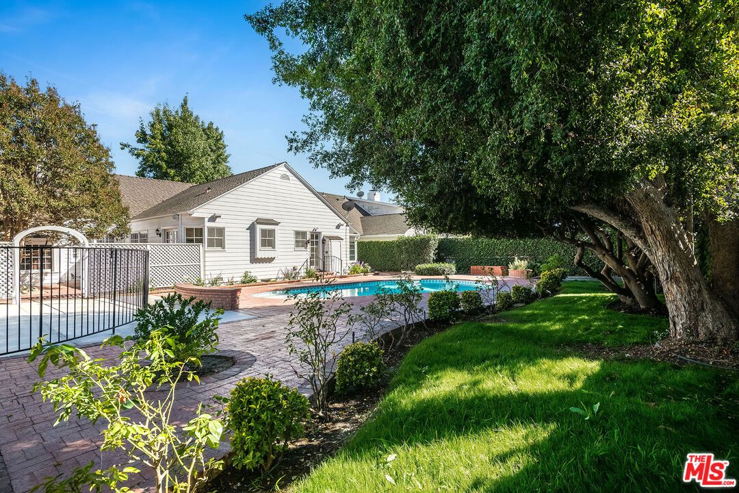 Backyard, Exterior, Pool