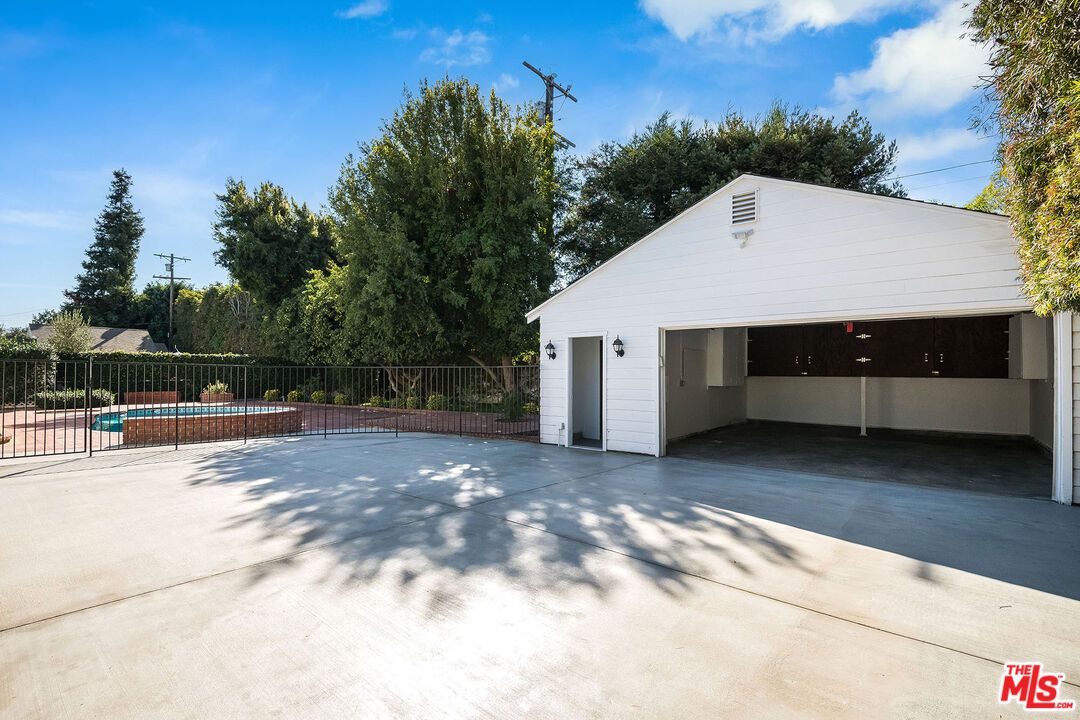 Backyard, Detached Garage, Exterior