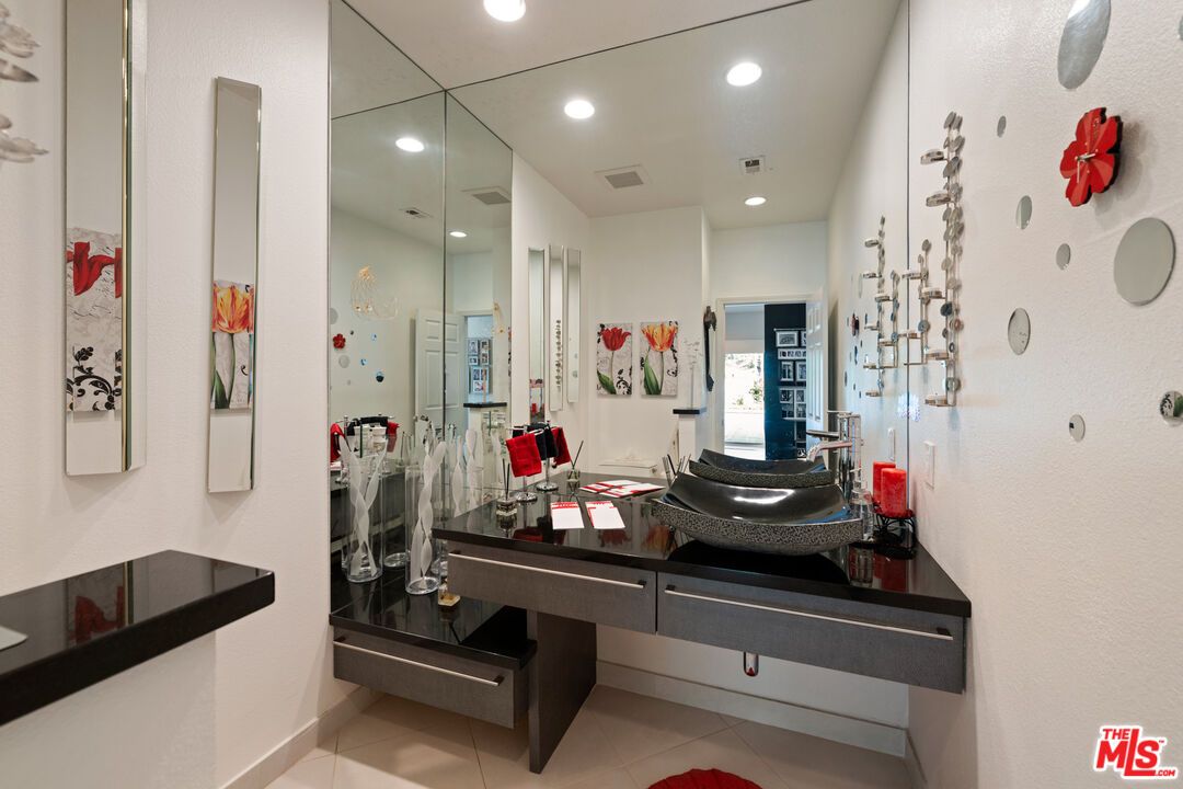 Bathroom, Interior, Recessed Lighting