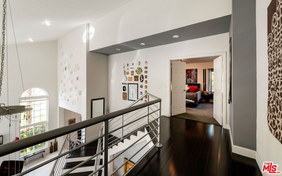 Interior, Pendant Lights, Recessed Lighting, Wood Texture Flooring